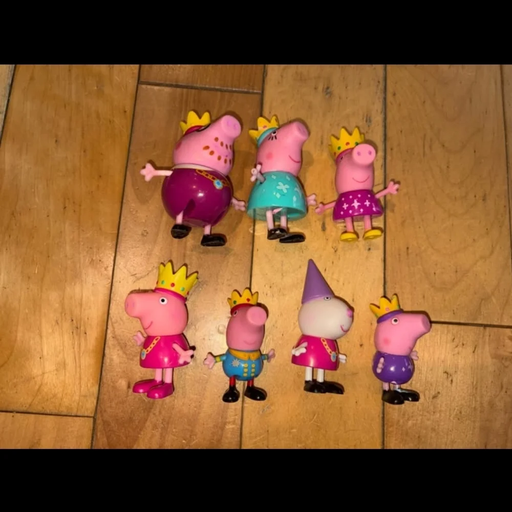 Peppa Pig Royal Famiy Figure - Picture 5 of 5